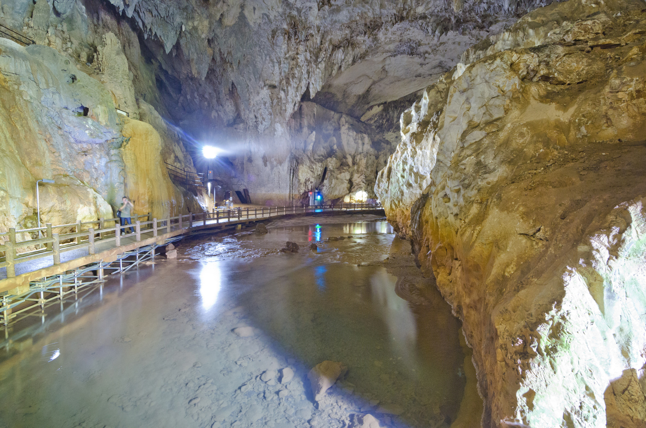 Japão e suas 3.000 cavernas. Ed. 641.