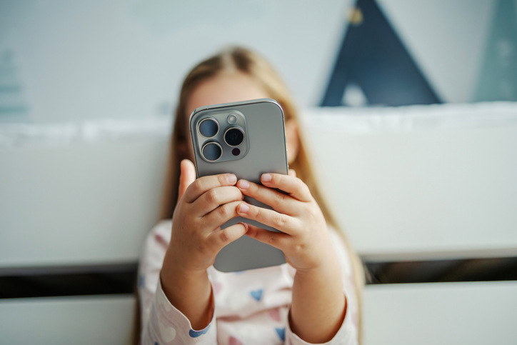 Criança não é produto: o perigo dos influencers mirins